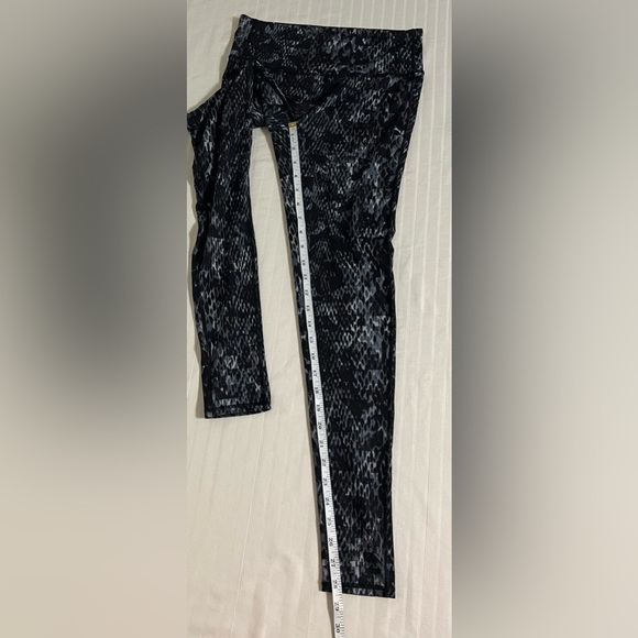 Athleta Chaturanga Black Gray Cobra Leggings. Athletic Leggings Small A2 - Picture 10 of 10